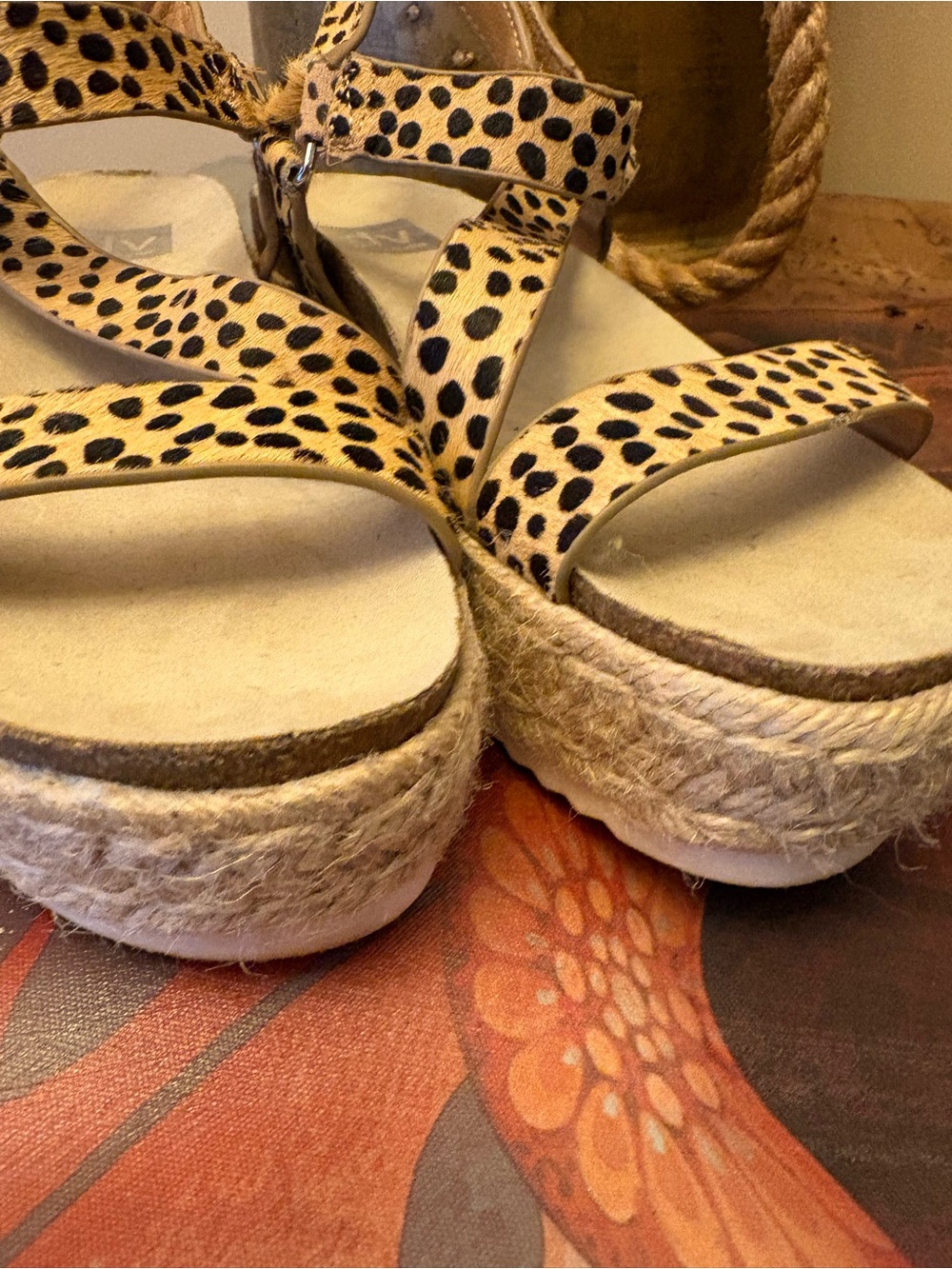 Dolce Vita ~ Leopard Spot Cow Hair Strappy Low Platform Sandals Shoes sz 8 - Picture 4 of 8